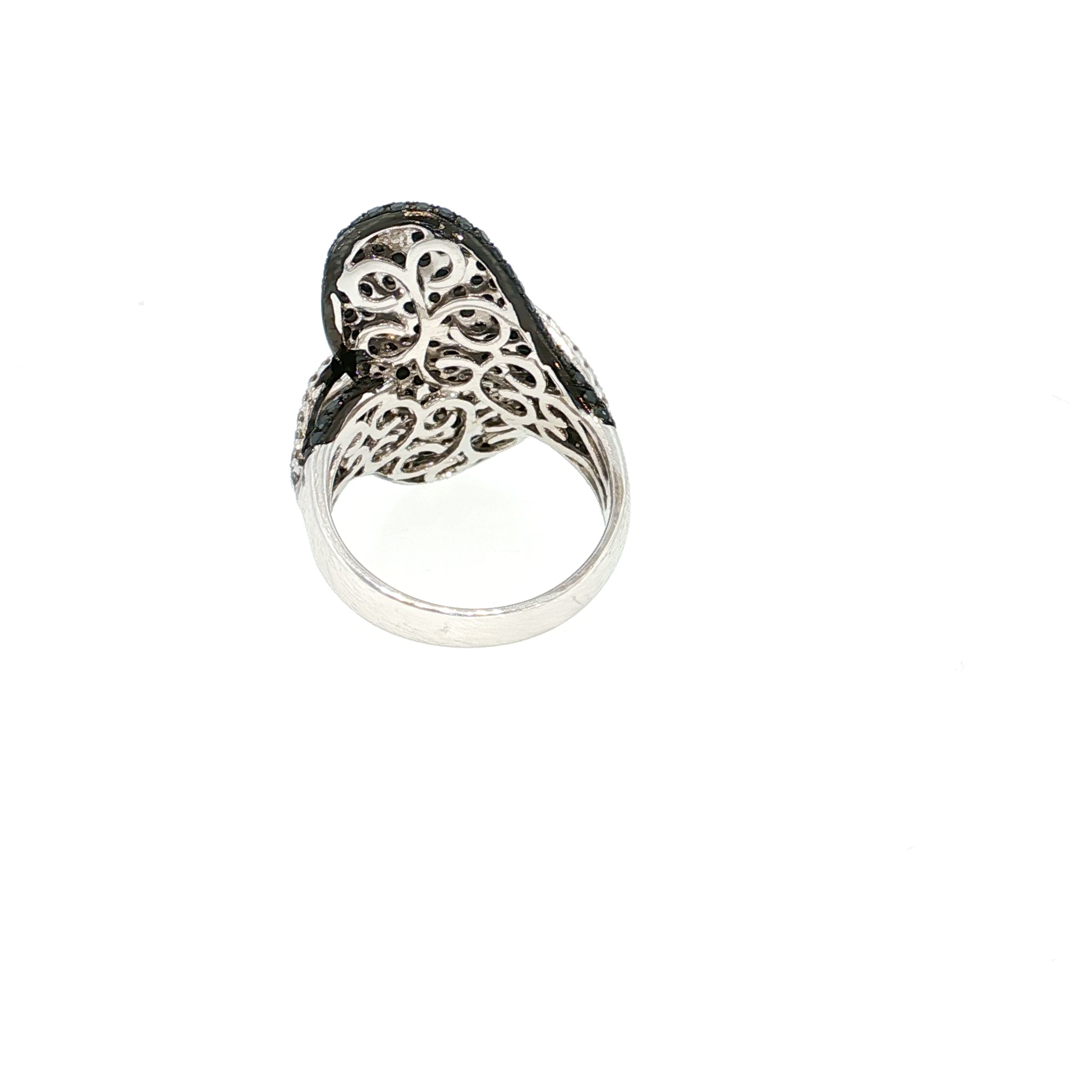 White Gold Cocktail Ring with Round Cut Diamonds