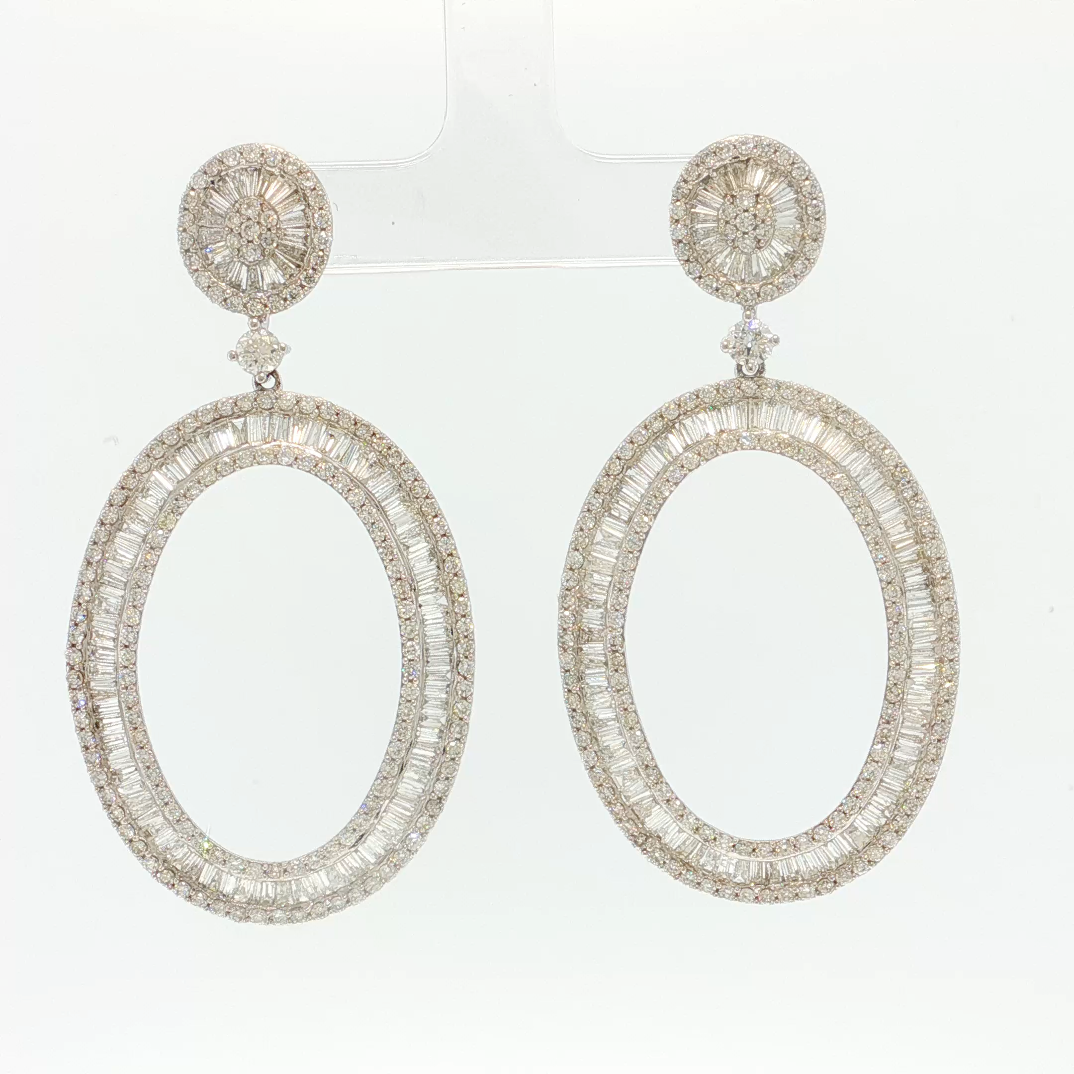 White Gold Dangle Earrings with Round Cut Diamonds