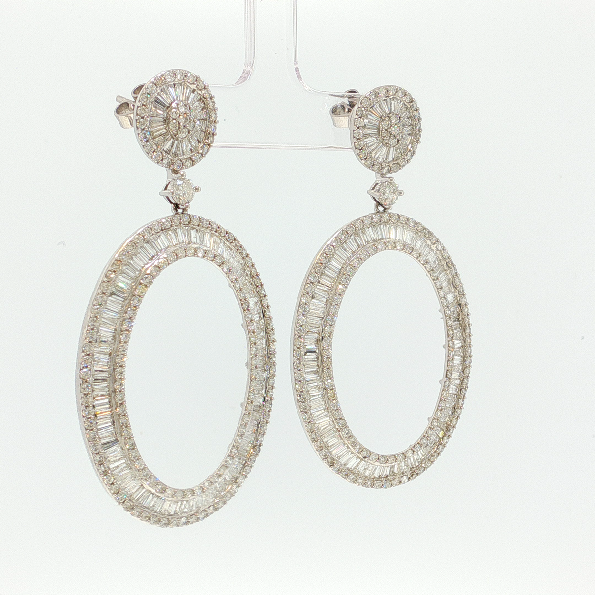 White Gold Dangle Earrings with Round Cut Diamonds