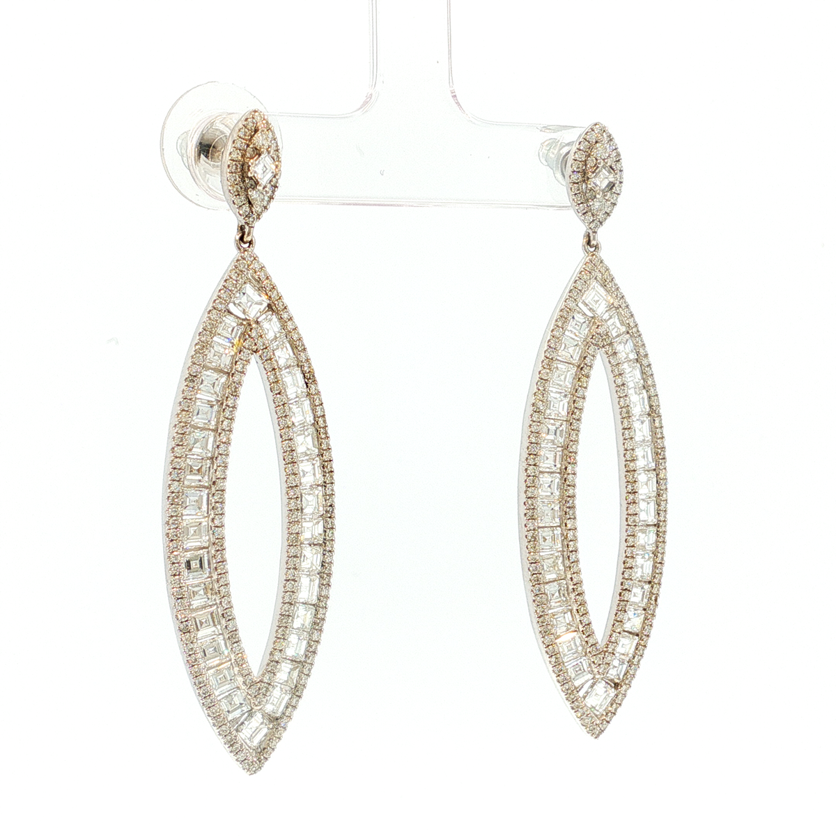 Elegant White Gold Dangle Earrings with Oval Cut Diamonds