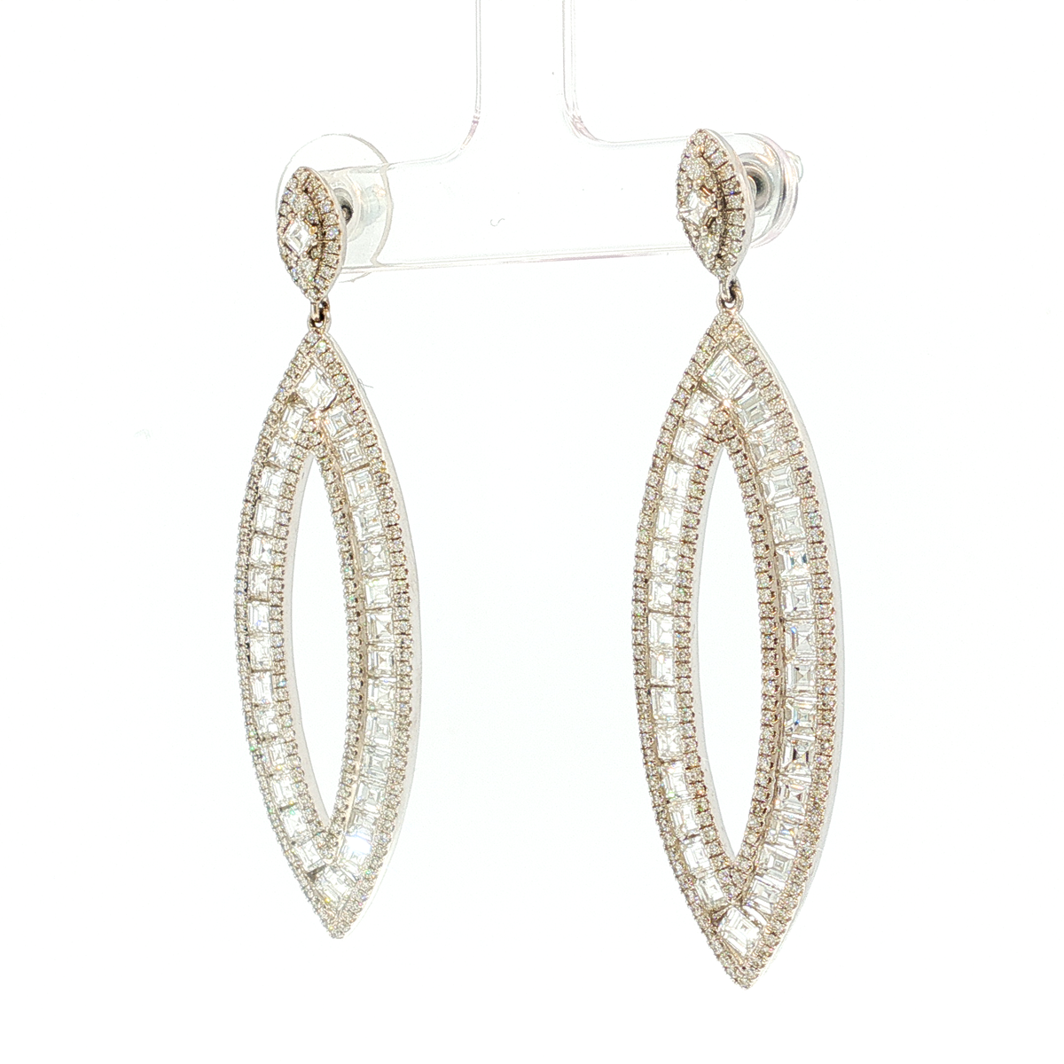 Elegant White Gold Dangle Earrings with Oval Cut Diamonds