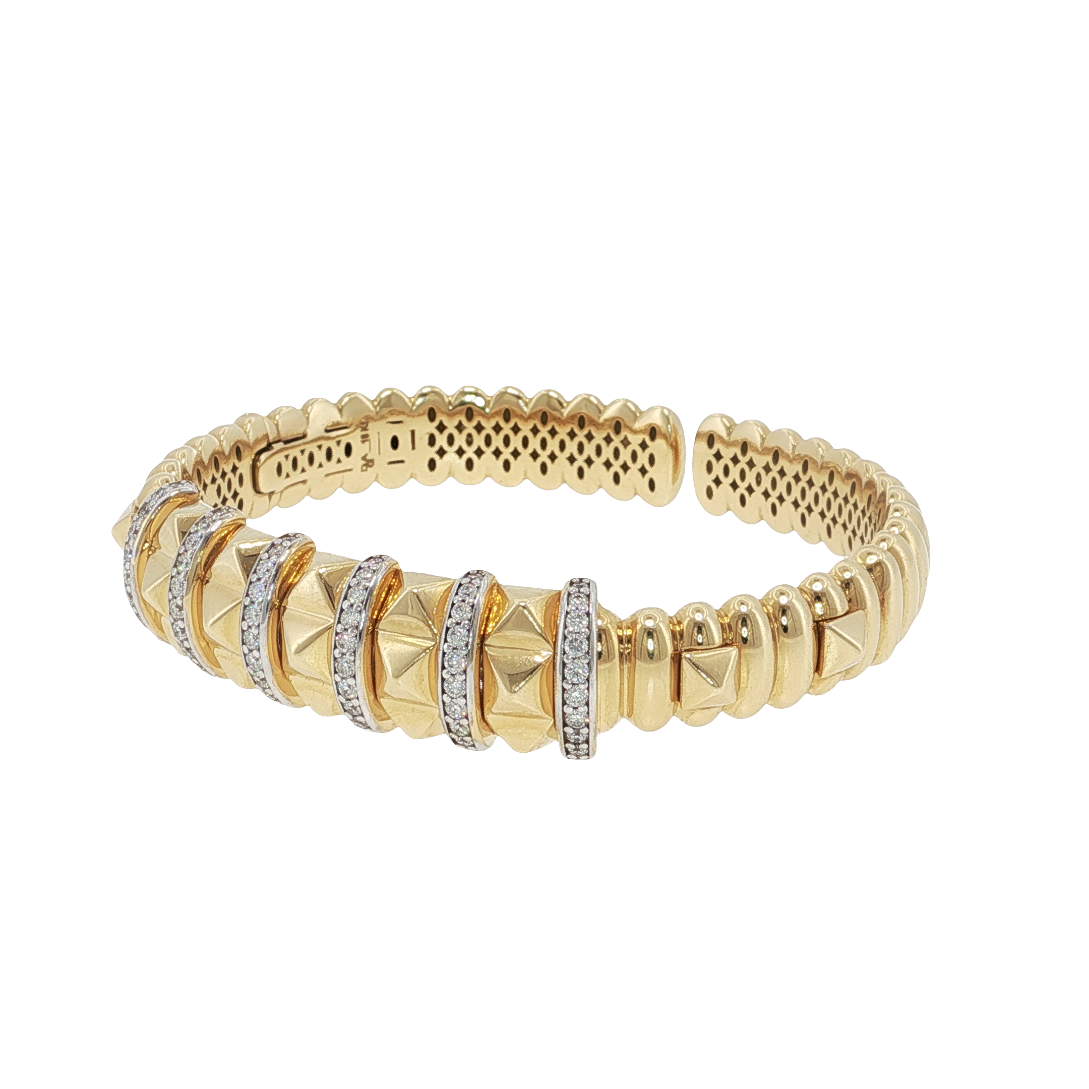 Elegant Yellow Gold Engraved Bangle with Round Brilliant Diamond
