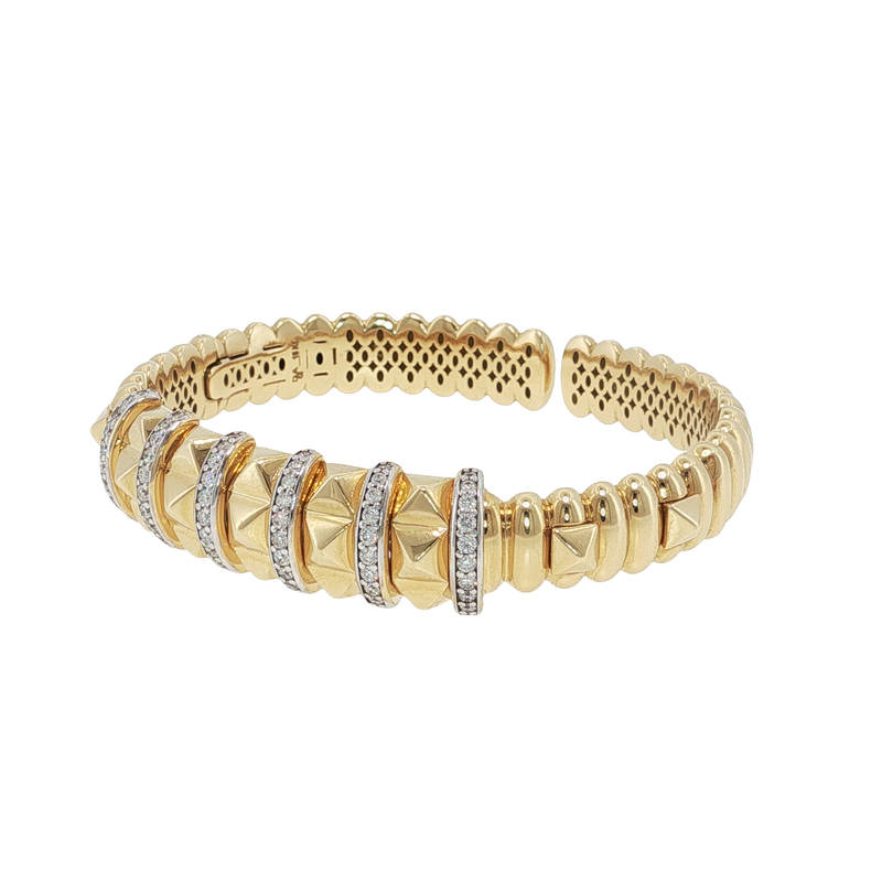 Elegant Yellow Gold Engraved Bangle with Round Brilliant Diamond