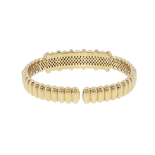Elegant Yellow Gold Engraved Bangle with Round Brilliant Diamond