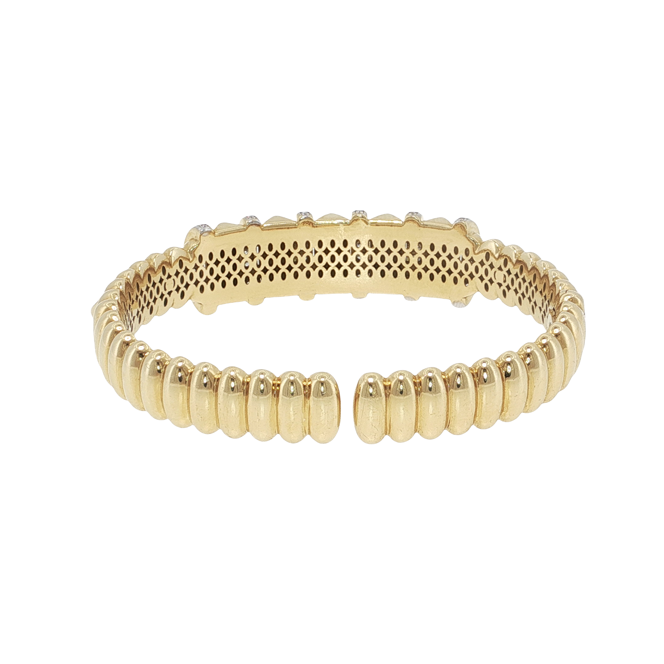 Elegant Yellow Gold Engraved Bangle with Round Brilliant Diamond