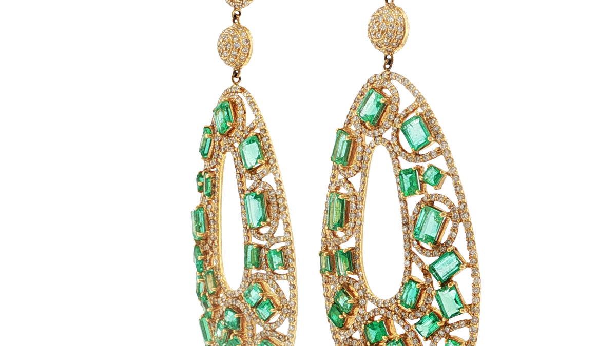 Emerald-Cut Green Emerald and Round Brilliant Diamond Drop Earrings in Yellow Gold
