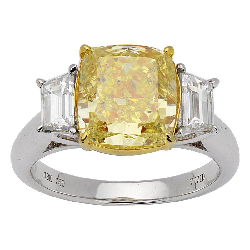 YR053399 - RING-18K/4.4G 4.28CT-CUSHION GIA-FLY-SI2 2TRAP-0.76CT