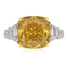YR053520 - RING-18K 6.03-CUSHION GIA-FDBY-SI2 2TRAP-0.65CT 12RD-0.64CT